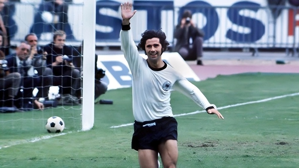 10 Football Records That May Never Be Broken (Updated 2026) 4 Football Records That May Never Be Broken